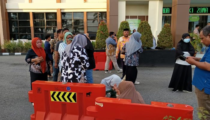 Tangis Haru Warnai Penetapan HK dan SA di Kejari Kabupaten Gorontalo