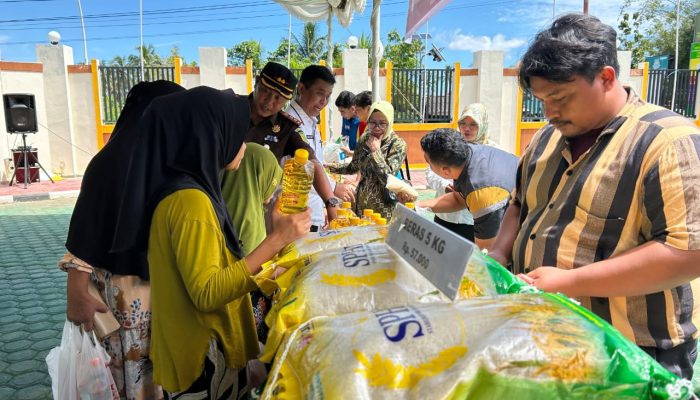 Kejari Gorontalo Utara Gelar Pasar Murah, Ringankan Beban Masyarakat di Bulan Ramadhan