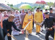 Prosesi Adat Moloopu Resmi Akhiri Peneguhan Tujuh Camat Pohuwato, Taluditi Jadi Penutup Penuh Makna