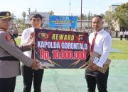 12 Personil Polres Pohuwato Terima Penghargaan Dari Kapolda Gorontalo