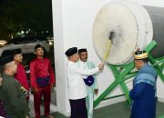 Ketukan Beduk Oleh Bupati Pohuwato Pertanda Sholat Tarawih Perdana di Masjid Baiturrahim Marisa