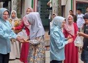 Ketua PKK Maryam Puhi Berbagi Takjil dengan Warga RSUD Dunda