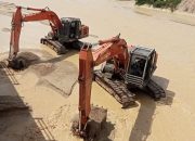 Bersama Para Penambang, YR TIM Siagakan 2 Unit Alat Berat Keruk Bendungan