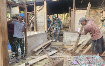 Gotong Royong Warnai Pra TMMD Ke-129, TNI Bangun Rumah Layak Huni bagi Warga Taluditi