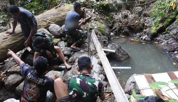 TNI Bangun Jaringan Air Bersih dari Pegunungan untuk Warga Makarti Jaya Lewat TMMD ke-129