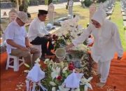 ‘Doa Yang Tak Putus’. SP Kembali Ziarahi Makam Alm. RG di Kalibata