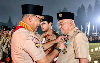Wabup Tonny Terima Lencana Darma Bakti Pramuka di Jamnas Cibubur